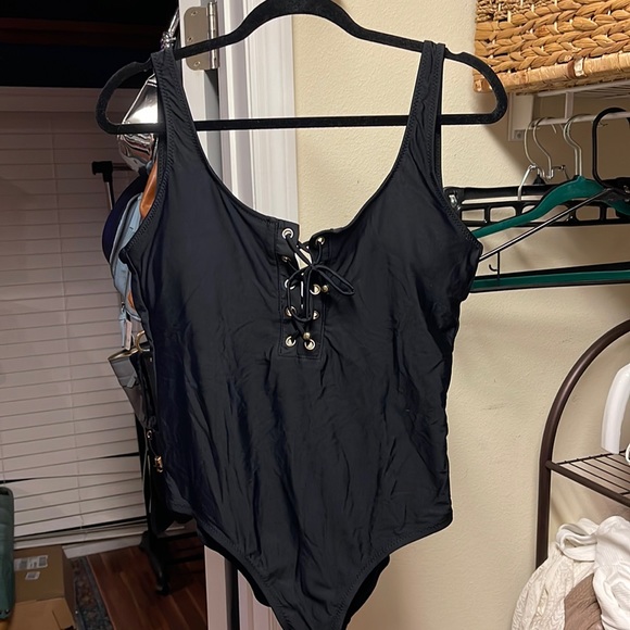 Mossimo blank swimsuit - Picture 1 of 3